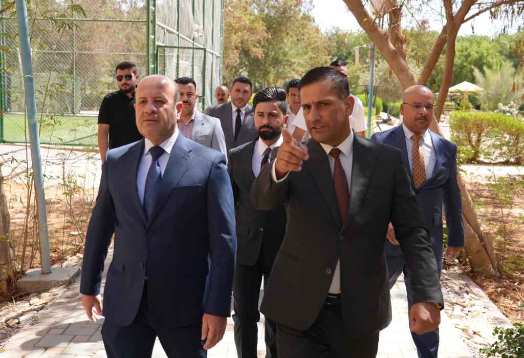 رئيس جامعة تكريت يتفقّد أروقة كليات التربية للعلوم الانسانية والصرفة ويشدد على أهمية إدامة البيئة الجامعية